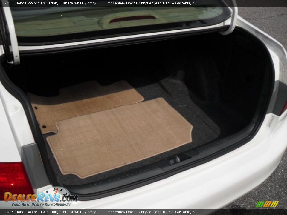 2005 Honda Accord EX Sedan Taffeta White / Ivory Photo #16