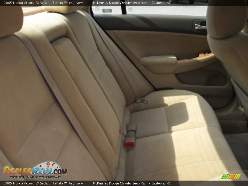 2005 Honda Accord EX Sedan Taffeta White / Ivory Photo #17