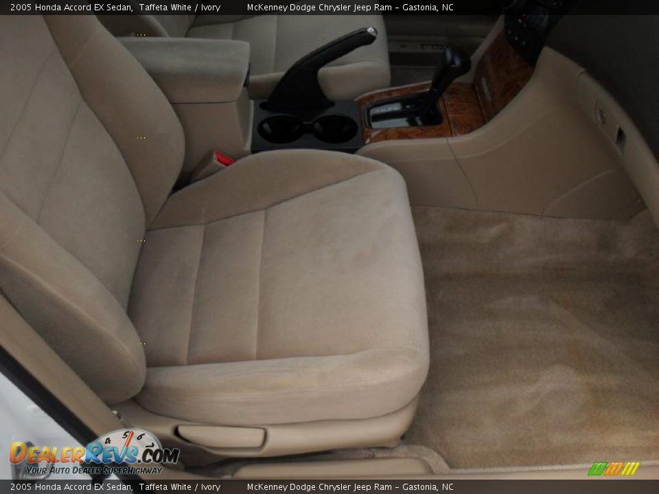 2005 Honda Accord EX Sedan Taffeta White / Ivory Photo #18