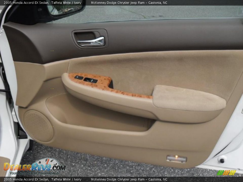 2005 Honda Accord EX Sedan Taffeta White / Ivory Photo #19