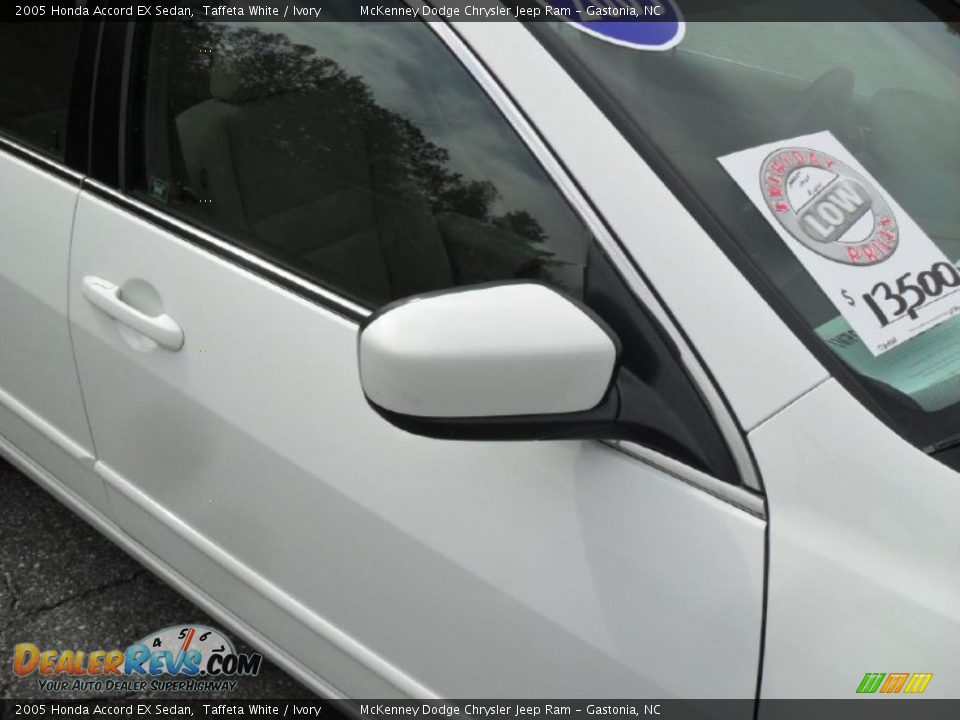 2005 Honda Accord EX Sedan Taffeta White / Ivory Photo #22