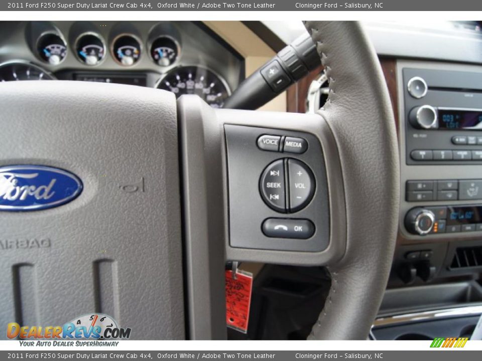 2011 Ford F250 Super Duty Lariat Crew Cab 4x4 Oxford White / Adobe Two Tone Leather Photo #31