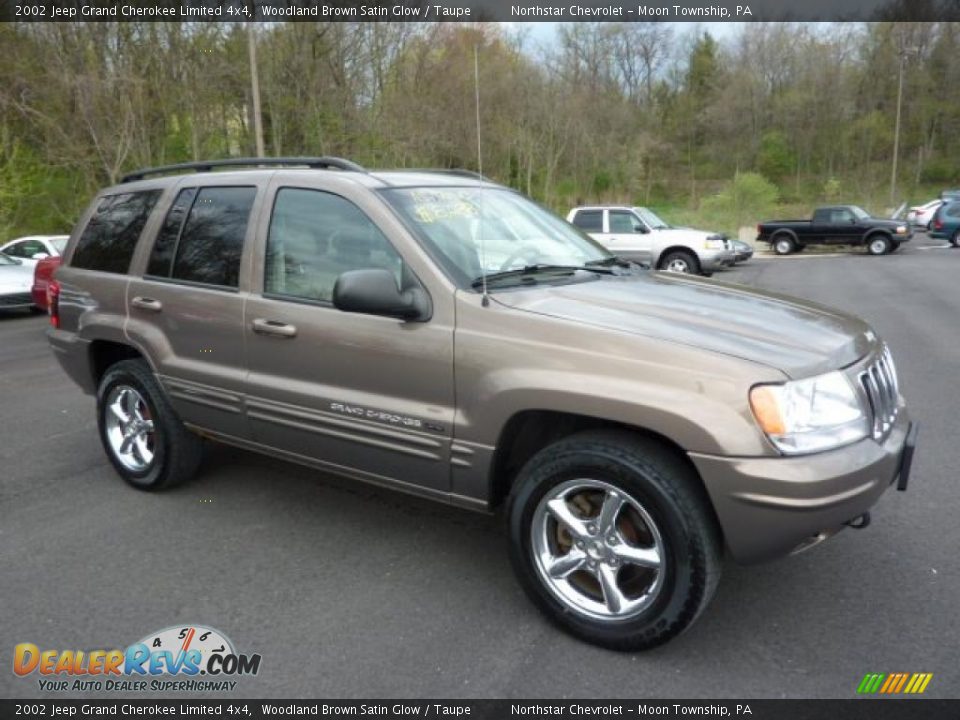 Front 3/4 View of 2002 Jeep Grand Cherokee Limited 4x4 Photo #1