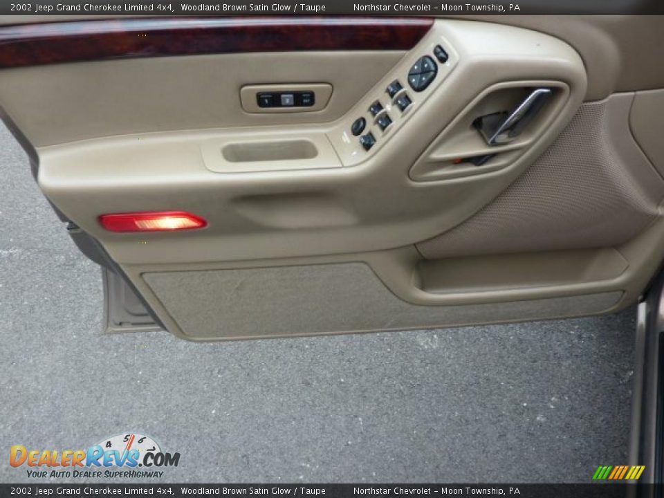 Door Panel of 2002 Jeep Grand Cherokee Limited 4x4 Photo #11