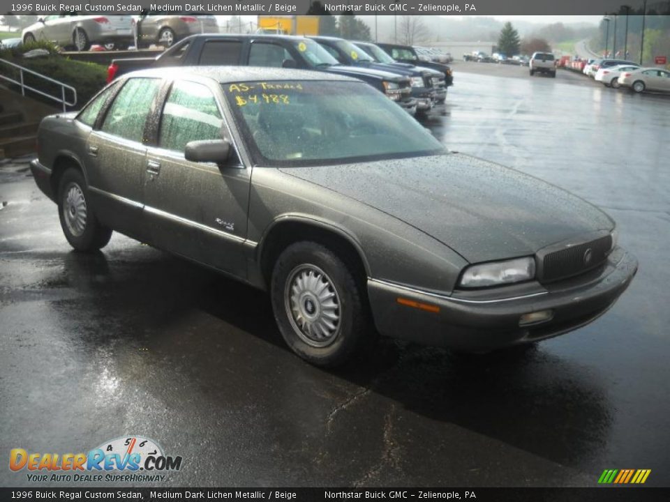 1996 Buick Regal Custom Sedan Medium Dark Lichen Metallic / Beige Photo #2