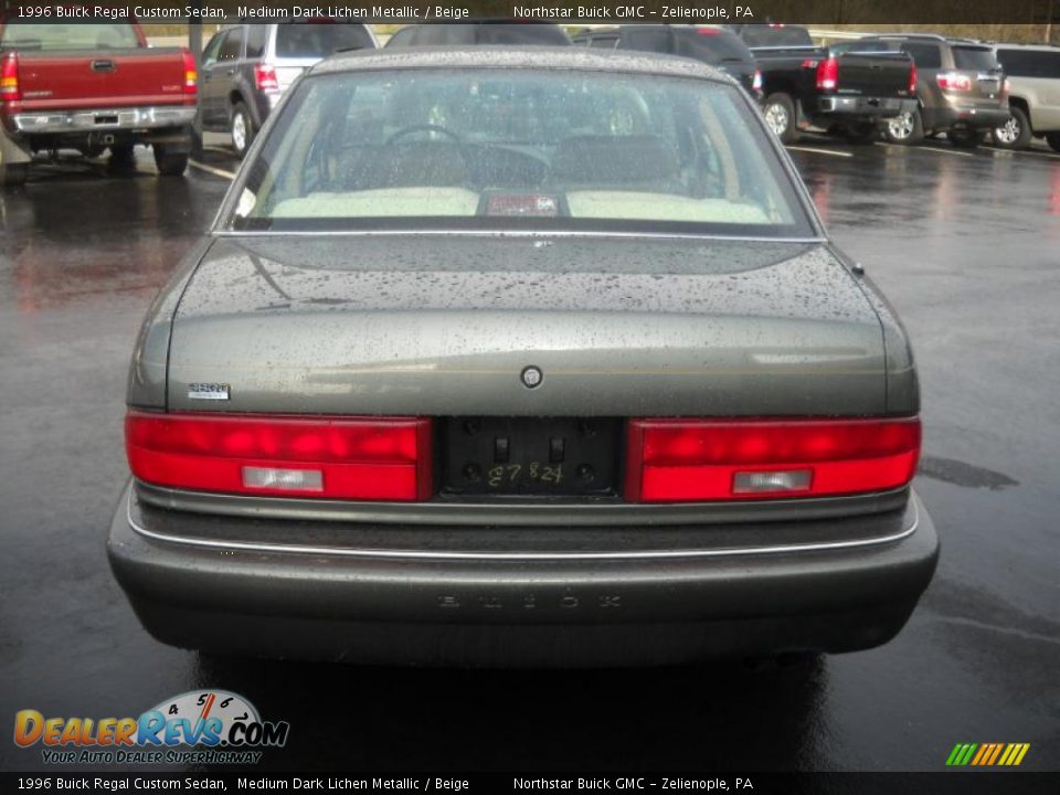 1996 Buick Regal Custom Sedan Medium Dark Lichen Metallic / Beige Photo #11