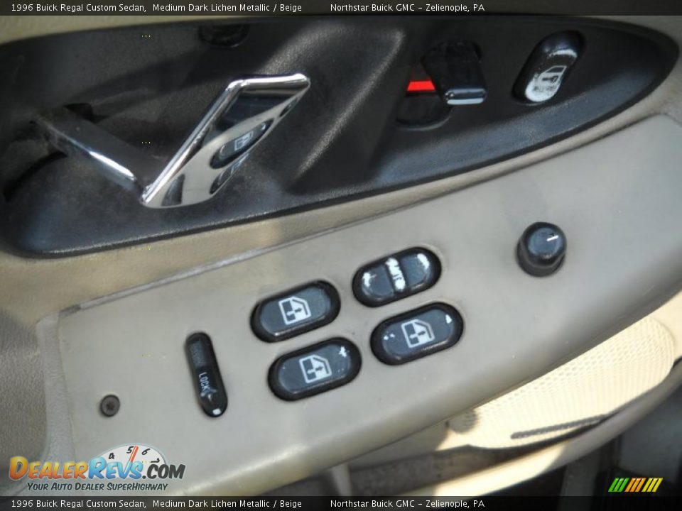 Controls of 1996 Buick Regal Custom Sedan Photo #16