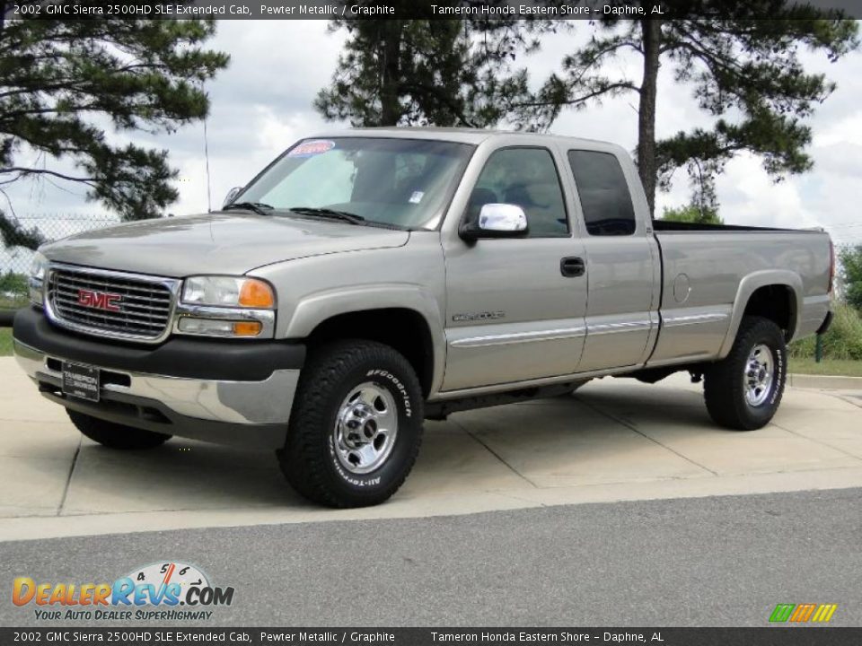 Front 3/4 View of 2002 GMC Sierra 2500HD SLE Extended Cab Photo #11