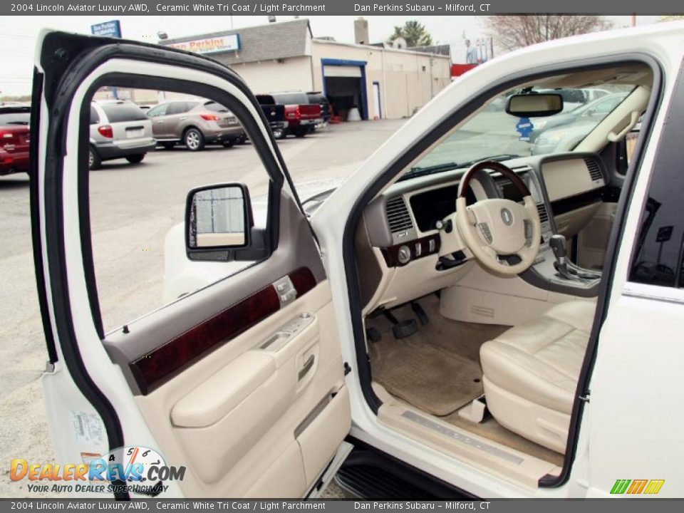 Light Parchment Interior - 2004 Lincoln Aviator Luxury AWD Photo #11