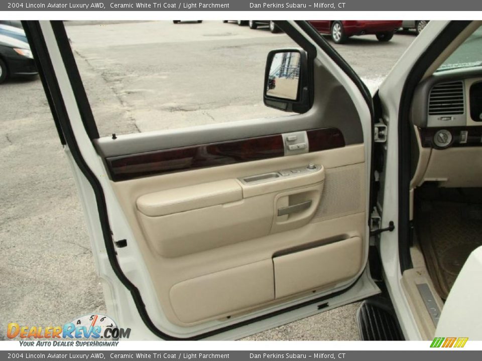 Door Panel of 2004 Lincoln Aviator Luxury AWD Photo #13