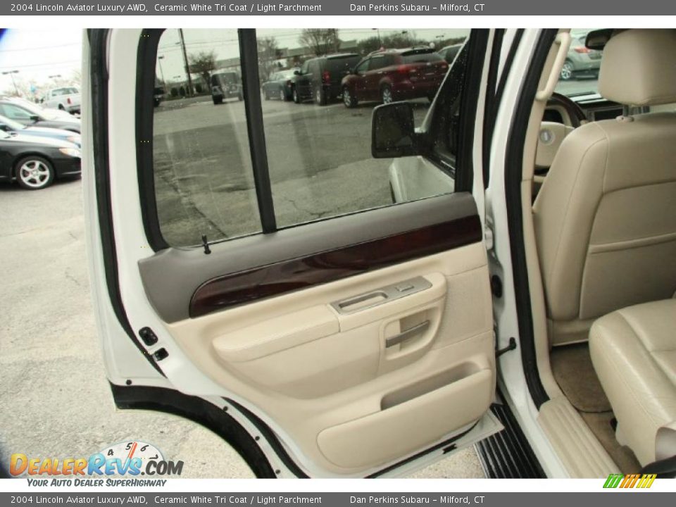 Door Panel of 2004 Lincoln Aviator Luxury AWD Photo #14