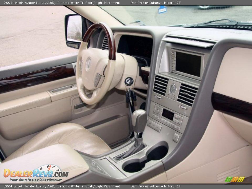 Dashboard of 2004 Lincoln Aviator Luxury AWD Photo #17