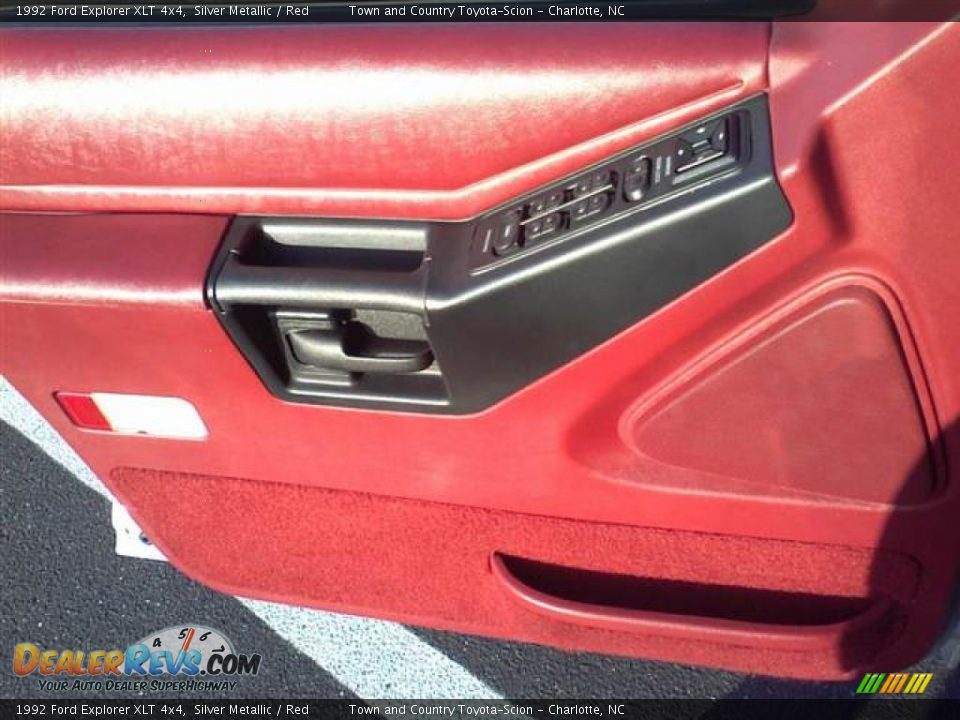 Door Panel of 1992 Ford Explorer XLT 4x4 Photo #12