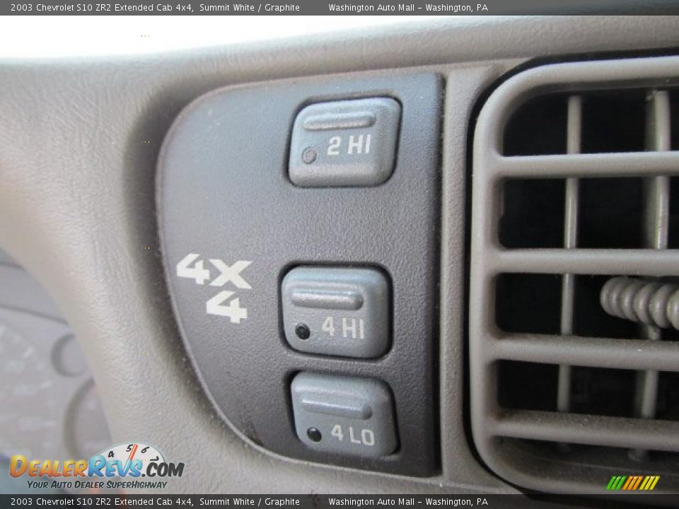 2003 Chevrolet S10 ZR2 Extended Cab 4x4 Summit White / Graphite Photo #16