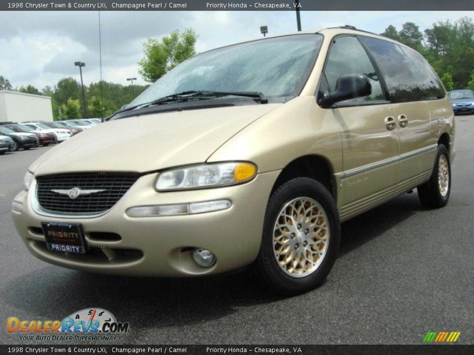1998 Chrysler Town & Country LXi Champagne Pearl / Camel Photo #1