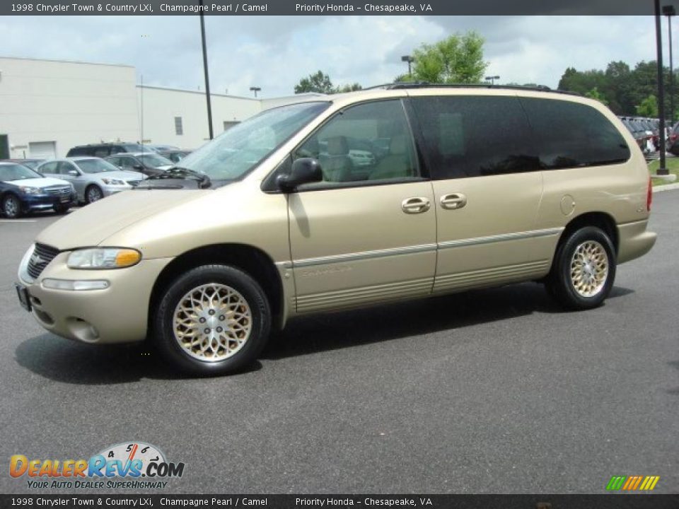 Champagne Pearl 1998 Chrysler Town & Country LXi Photo #2