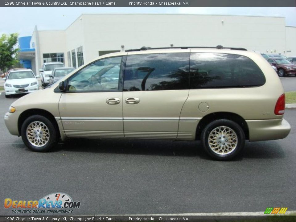 Champagne Pearl 1998 Chrysler Town & Country LXi Photo #3