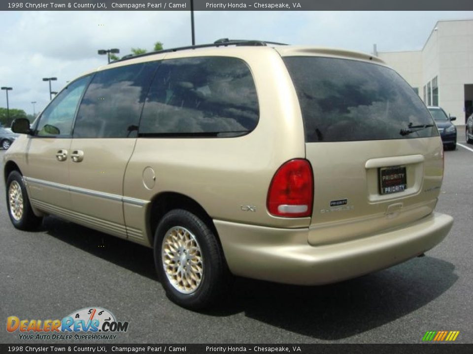 1998 Chrysler Town & Country LXi Champagne Pearl / Camel Photo #4