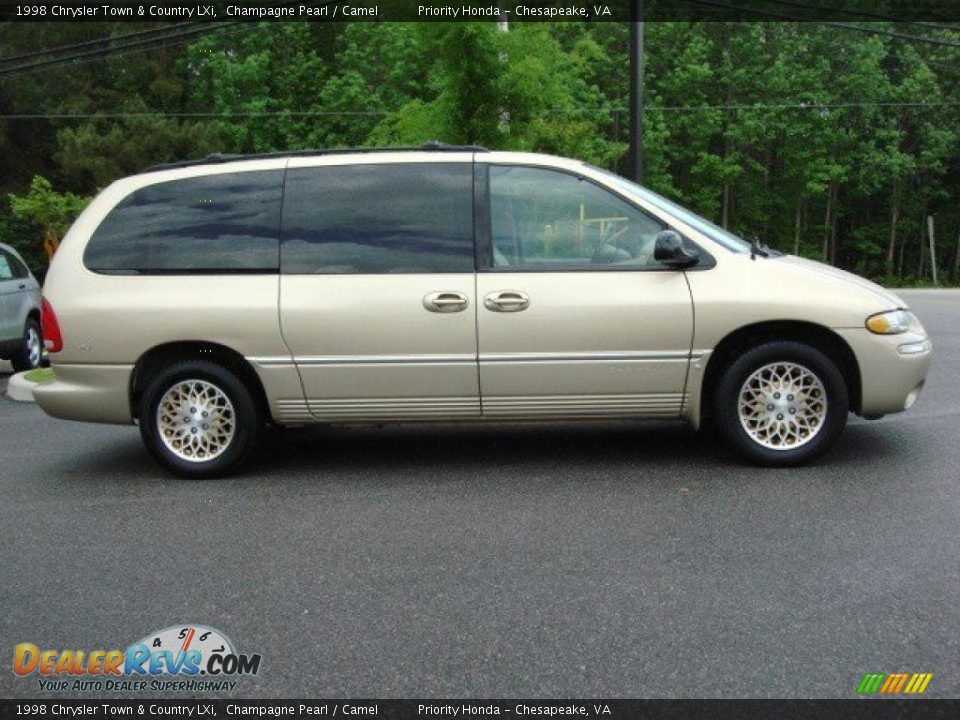 1998 Chrysler Town & Country LXi Champagne Pearl / Camel Photo #5