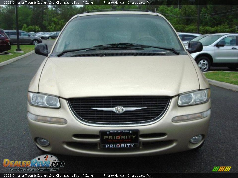 1998 Chrysler Town & Country LXi Champagne Pearl / Camel Photo #7