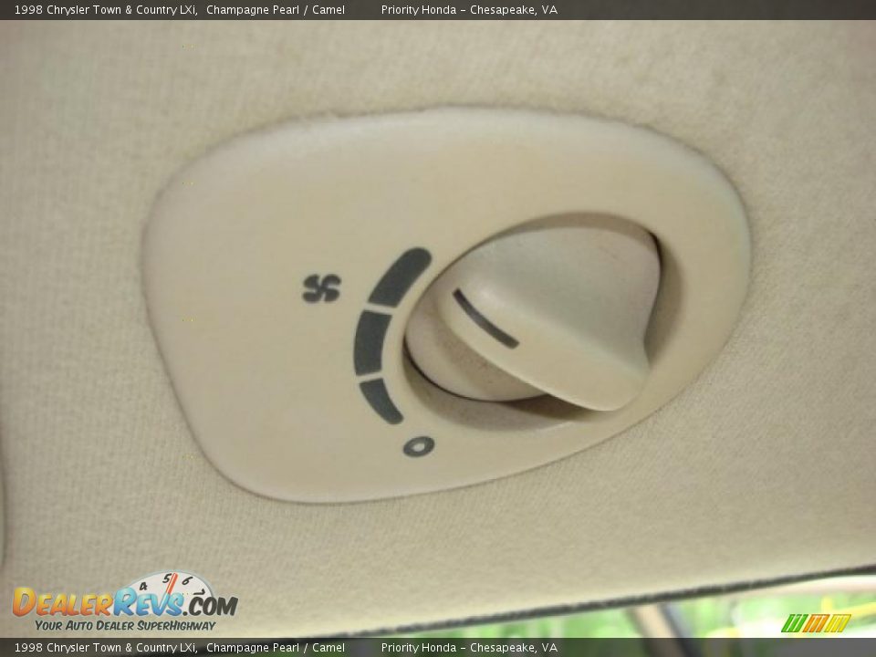 1998 Chrysler Town & Country LXi Champagne Pearl / Camel Photo #11