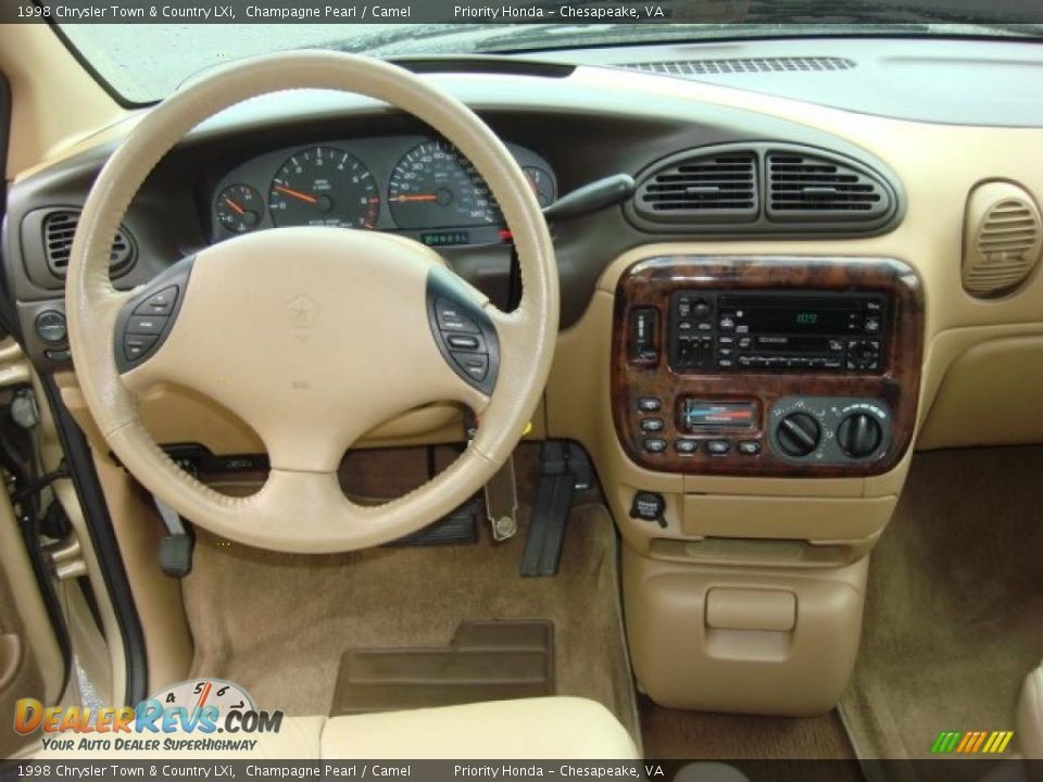Dashboard of 1998 Chrysler Town & Country LXi Photo #12