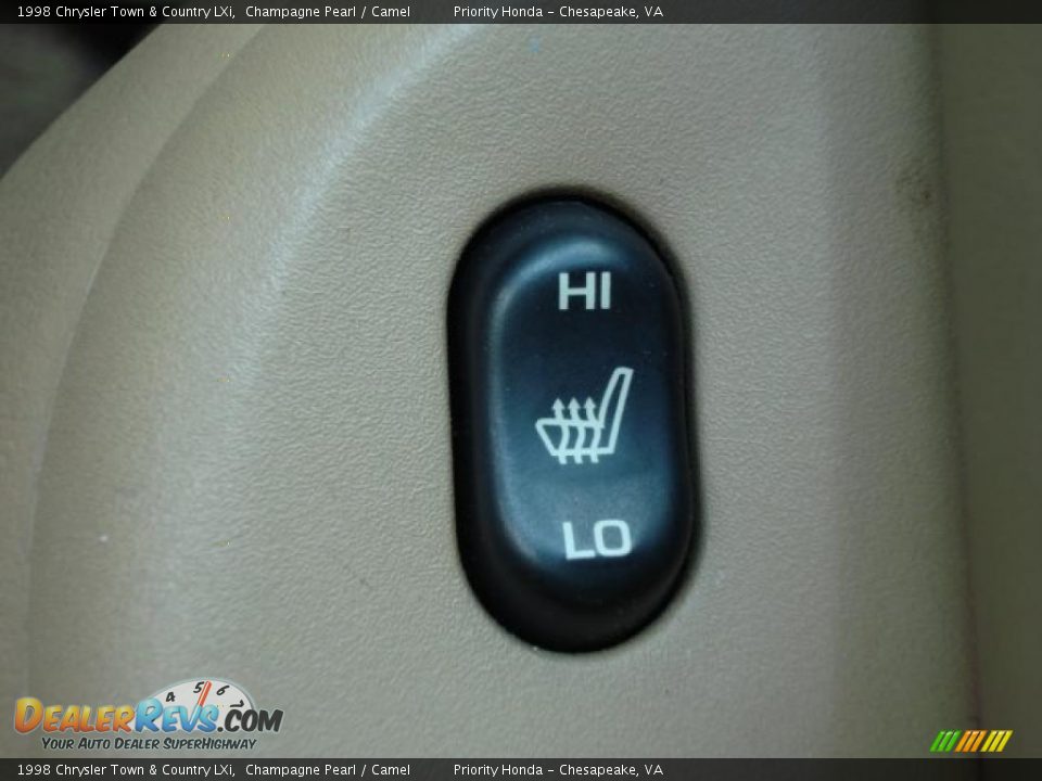 1998 Chrysler Town & Country LXi Champagne Pearl / Camel Photo #15
