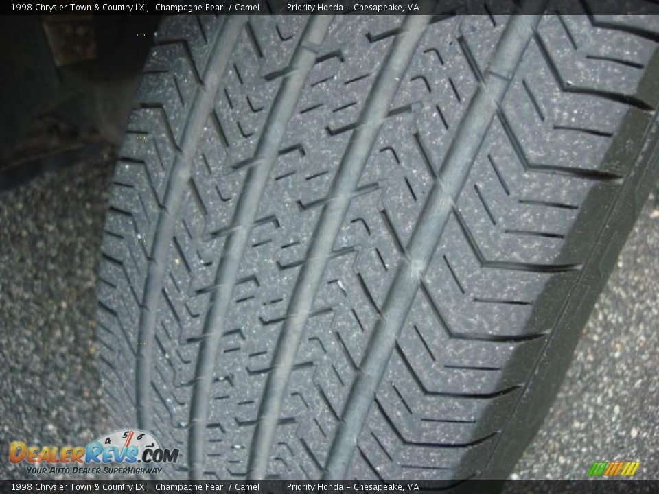 1998 Chrysler Town & Country LXi Champagne Pearl / Camel Photo #17
