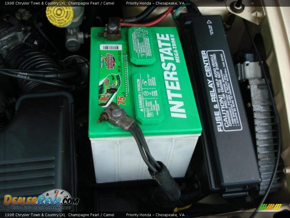 1998 Chrysler Town & Country LXi Champagne Pearl / Camel Photo #19