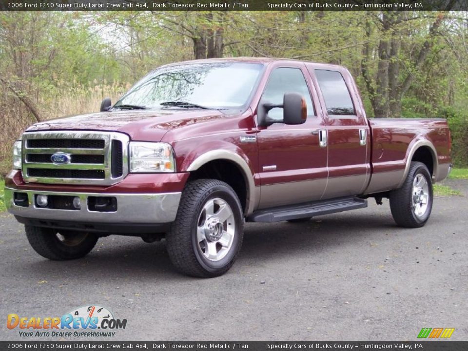 Front 3/4 View of 2006 Ford F250 Super Duty Lariat Crew Cab 4x4 Photo #2