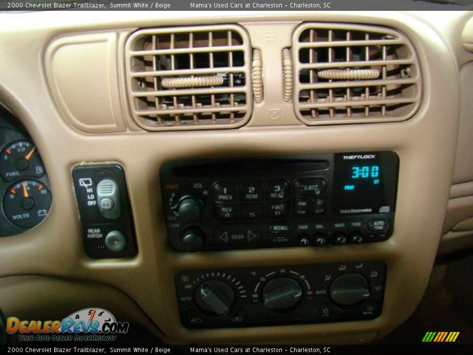 2000 Chevrolet Blazer Trailblazer Summit White / Beige Photo #24