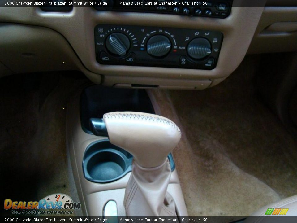 2000 Chevrolet Blazer Trailblazer Summit White / Beige Photo #25