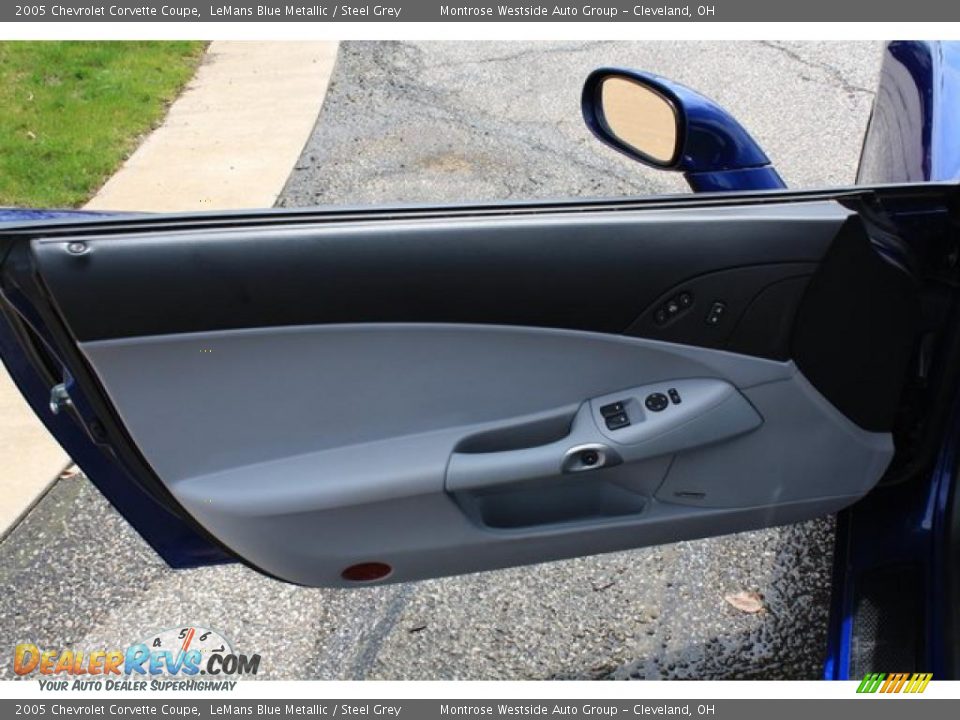 Door Panel of 2005 Chevrolet Corvette Coupe Photo #18