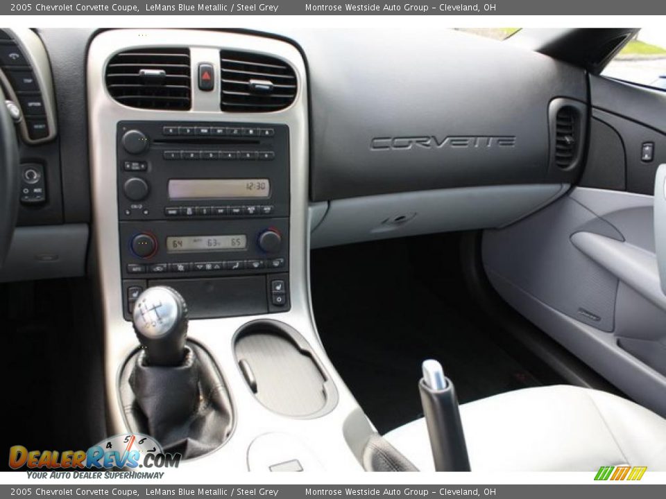 Controls of 2005 Chevrolet Corvette Coupe Photo #24