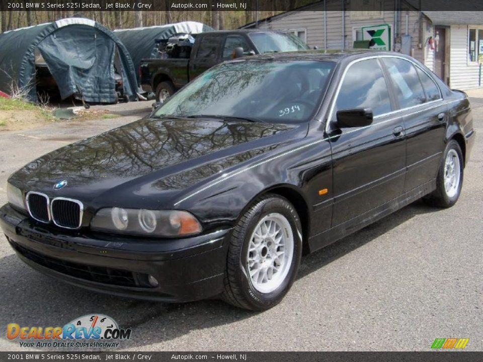 Front 3/4 View of 2001 BMW 5 Series 525i Sedan Photo #3