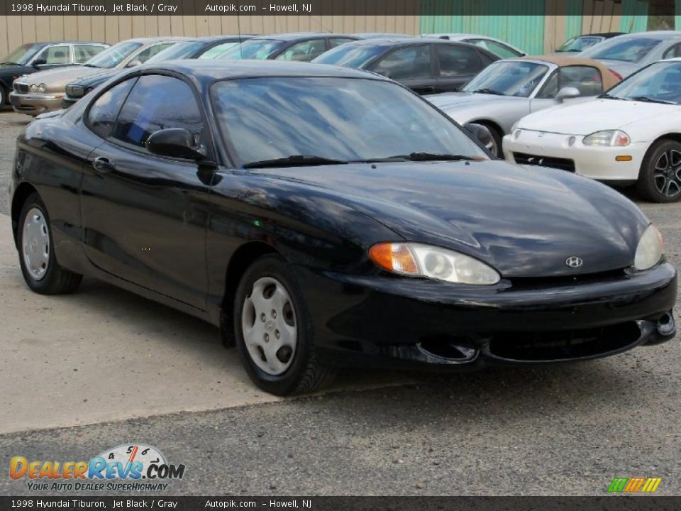 Front 3/4 View of 1998 Hyundai Tiburon  Photo #3