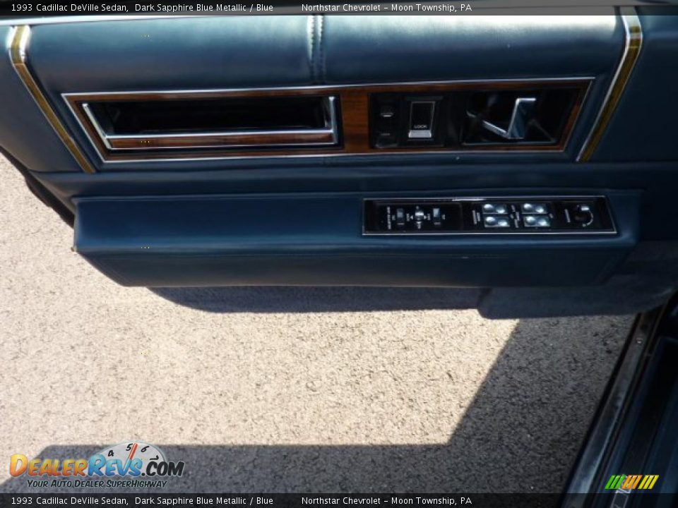 Door Panel of 1993 Cadillac DeVille Sedan Photo #11