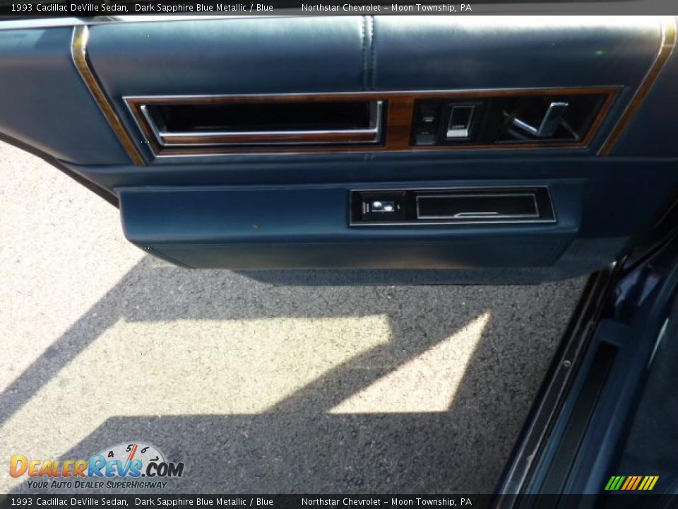 Door Panel of 1993 Cadillac DeVille Sedan Photo #12