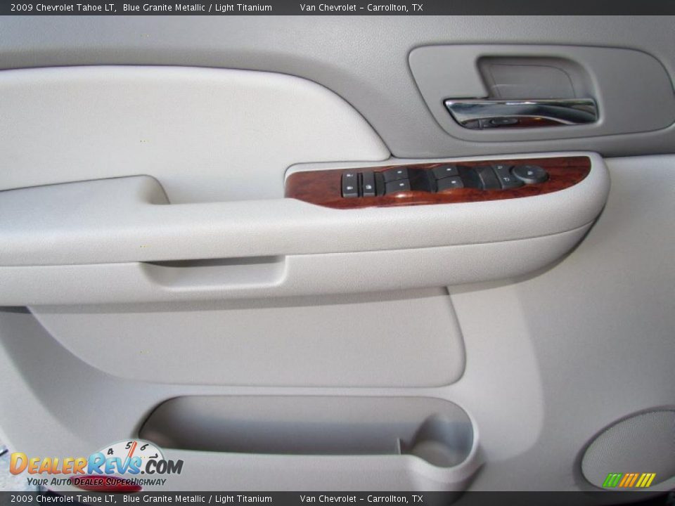 Door Panel of 2009 Chevrolet Tahoe LT Photo #12