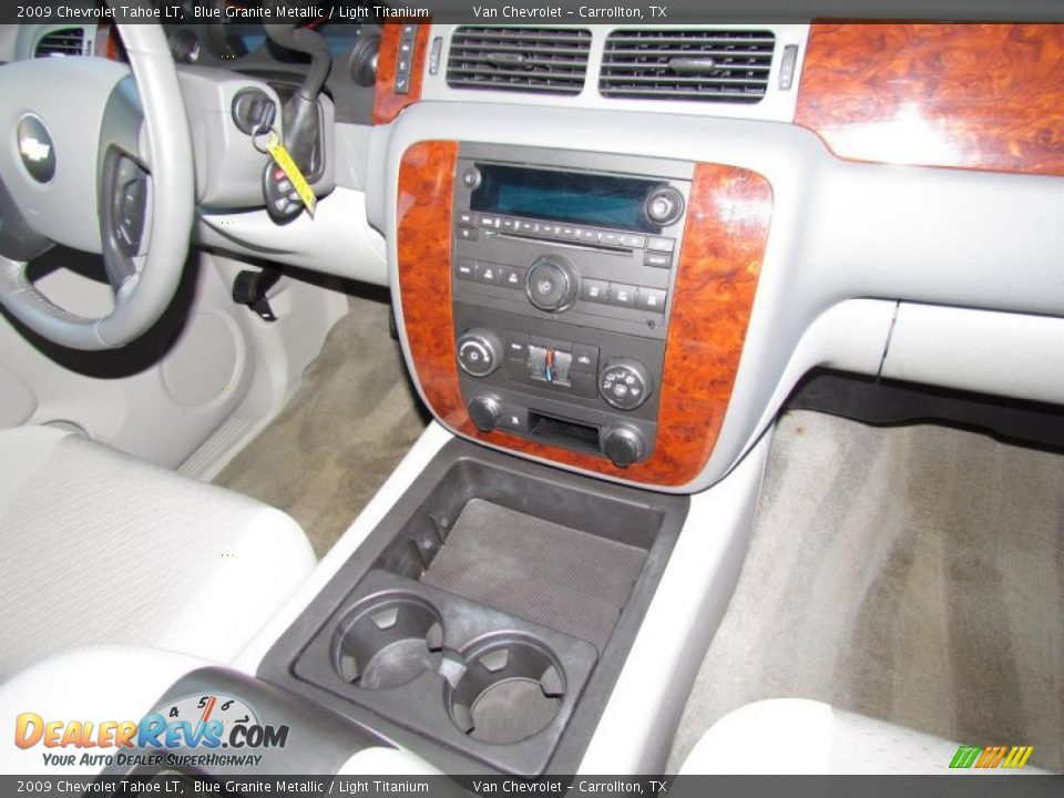 Controls of 2009 Chevrolet Tahoe LT Photo #15