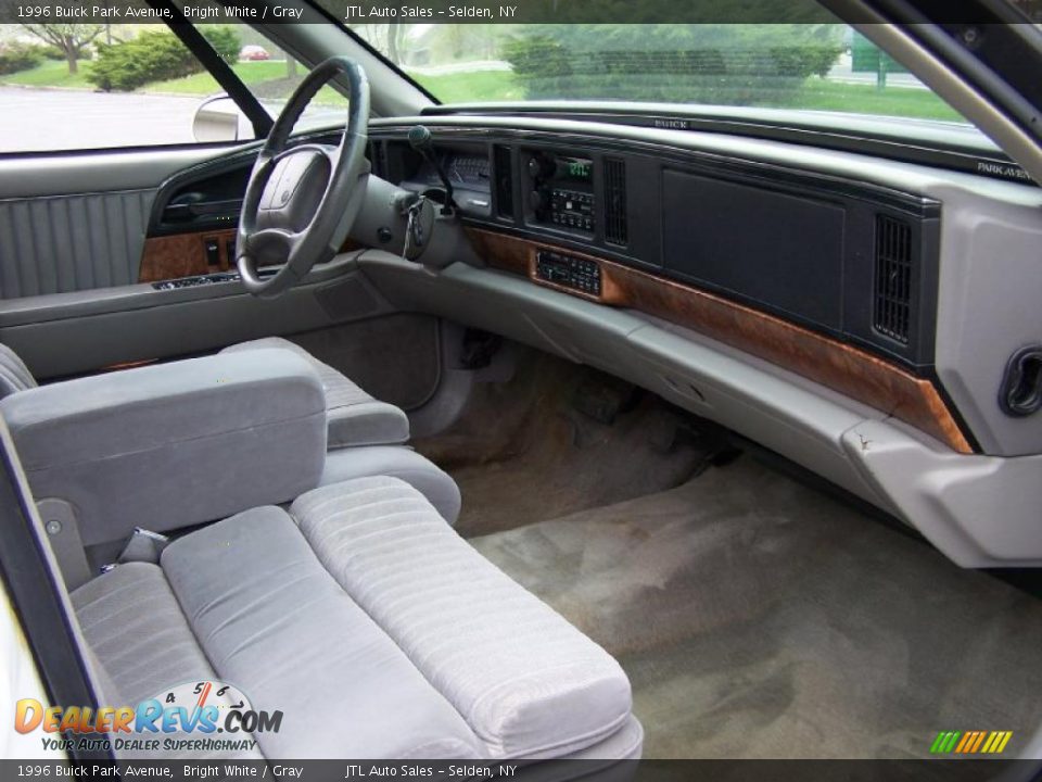 Dashboard of 1996 Buick Park Avenue  Photo #9