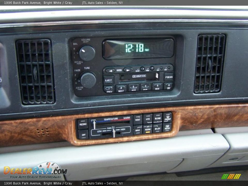 Controls of 1996 Buick Park Avenue  Photo #11