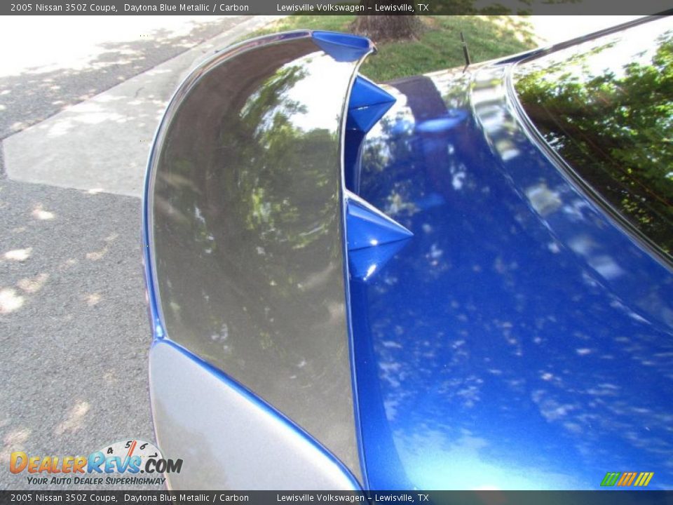 2005 Nissan 350Z Coupe Daytona Blue Metallic / Carbon Photo #26