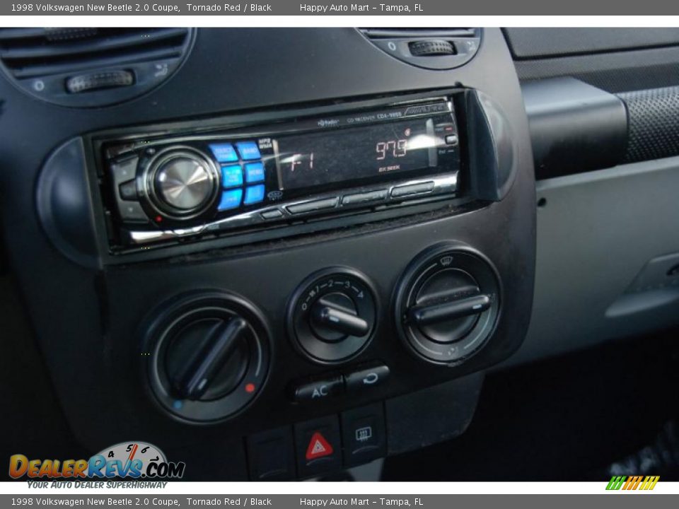 1998 Volkswagen New Beetle 2.0 Coupe Tornado Red / Black Photo #17