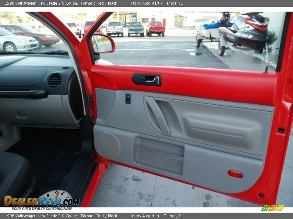 Door Panel of 1998 Volkswagen New Beetle 2.0 Coupe Photo #19