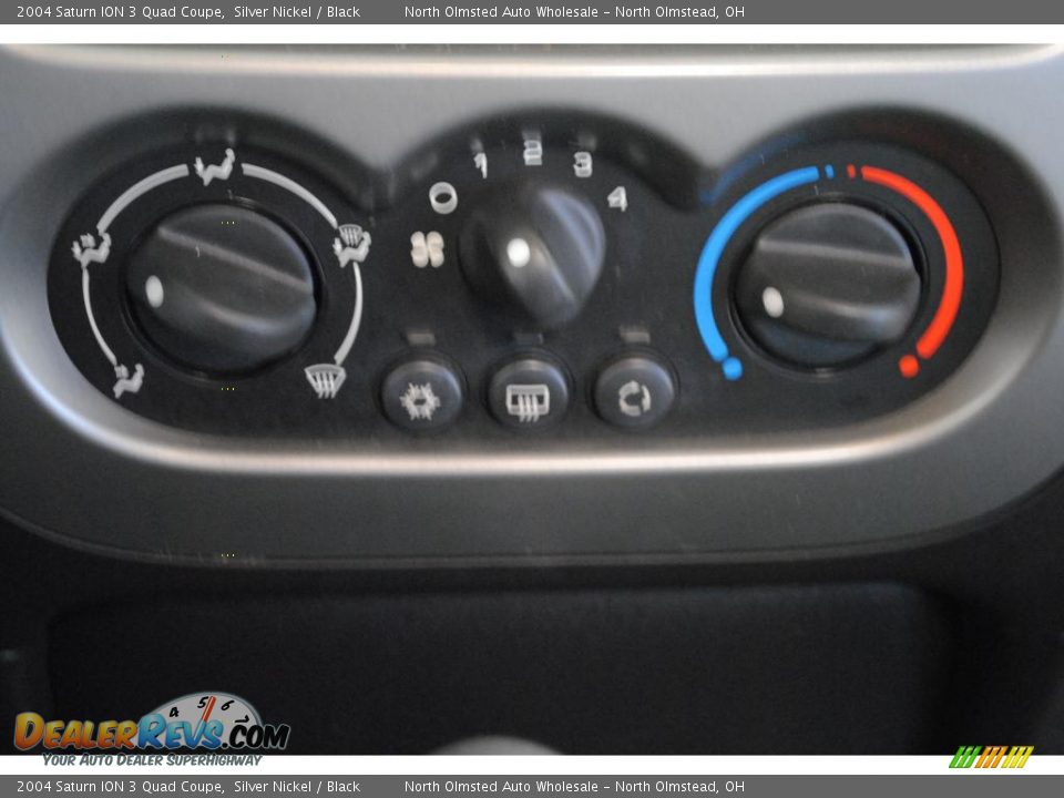 2004 Saturn ION 3 Quad Coupe Silver Nickel / Black Photo #26