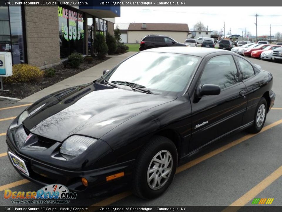Front 3/4 View of 2001 Pontiac Sunfire SE Coupe Photo #1