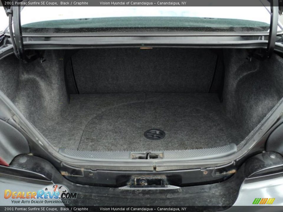 2001 Pontiac Sunfire SE Coupe Trunk Photo #10