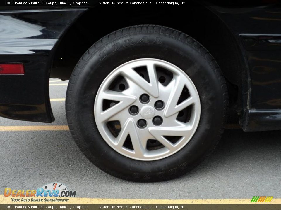 2001 Pontiac Sunfire SE Coupe Black / Graphite Photo #17