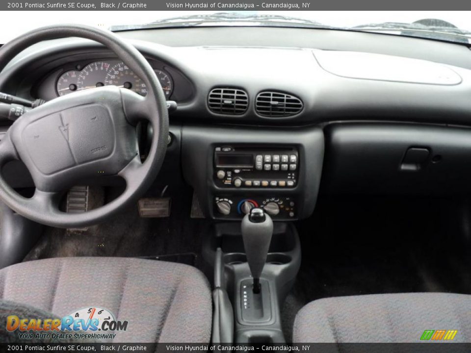 2001 Pontiac Sunfire SE Coupe Black / Graphite Photo #24